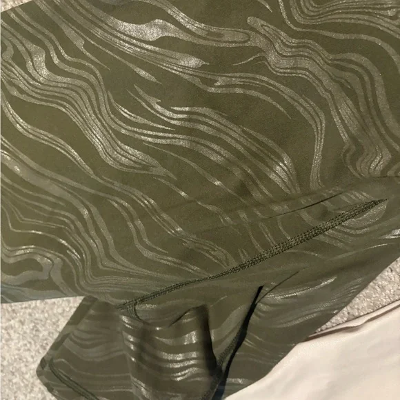 Stylish Fabletics Women's Cream and Green powerhold leggings - Picture 4 of 5